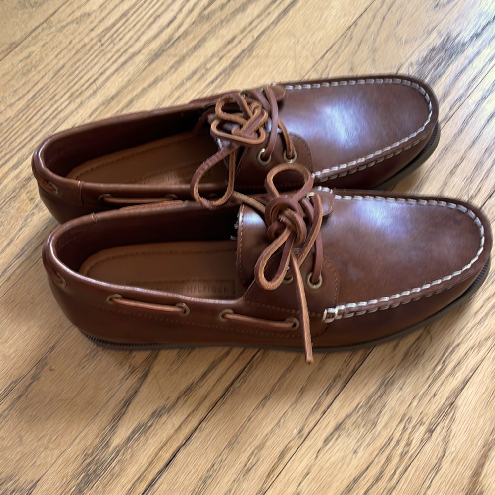 NWOT Tommy Hilfiger boys brown leather boat shoes